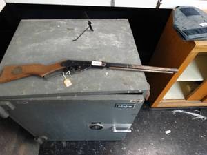 lot 37836 image: Daisy Red Ryder BB Rifle