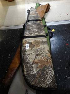 lot 37842 image: Lot of Soft Long Gun Bags