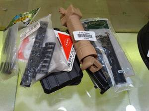 lot 37862 image: Lot of Gun Accessories