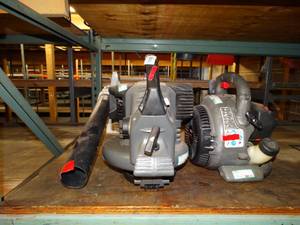 lot 37884 image: Lot of Blowers