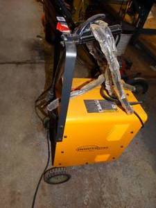lot 37887 image: Northern Industrial Welding Arc 200 Stick Welder