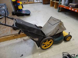 lot 37900 image: Honda Push Lawn Mower