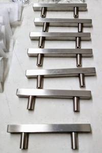 lot 8134 image: homdiy 5 Brushed Nickel Cabinet Handles, Drawer Pulls - HDJ22SN with Hardware 28 Pack (3 Hole Centers)