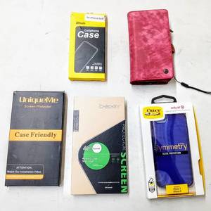 lot 8141 image: Lot of 5 iPhone Cases & Screen Protectors, Different Sizes (Sizes are in Description)