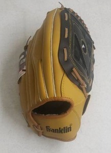 lot 8223 image: Franklin 14 Fieldmaster Right Hand Throw Baseball Glove