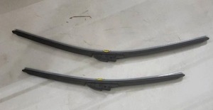 lot 8224 image: SilBlade FLX 2620 Premium Beam Wiper Blade Set - 2620  Fits various models of Acura, Chrysler, Dodge, Ford, Jaguar, Kia, Land Rover, Lexus, Lincoln, Ram, Toyota, Volvo