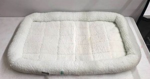 lot 9642 image: BED ONLY iCrate Dog Bed 42-Inch Dog Crate Bed Ideal for Large Dog Breeds (weighing 71 - 90 Pounds)