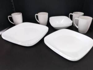 lot 1009 image: Corelle Service for 4 Square Plates Salad Plates Bowls and Cups