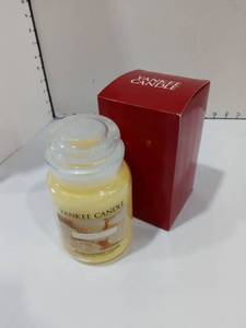 lot 1019 image: Yankee Candle Brand New Buttercream Housewarmer Candle