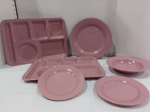 lot 1022 image: Vintage Texas Ware and Elan Mauve Plastic Dinner Ware Lot of 6 Pieces