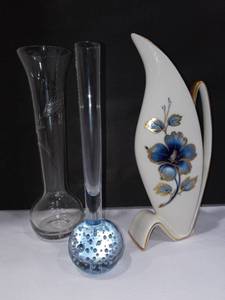 lot 1026 image: Alka Bavaria Symphonie 66 Vase with Blue Bubble Glass And Etched Glass Vases