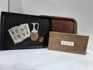 lot 1030 image: 2 Platters and Wooden Box