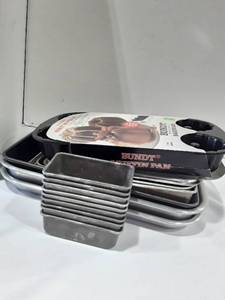 lot 1040 image: Bakeware. Mini Bundt Pans, Mini Bread Pans and Cake Pans