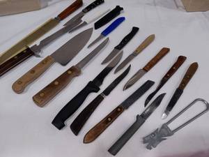 lot 1043 image: Assorted Knives