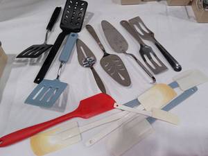 lot 1045 image: Spatulas
