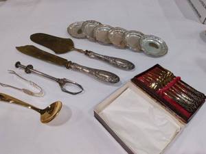 lot 1054 image: Assorted Serving Utensils