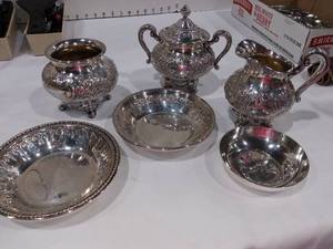 lot 1055 image: Reed and Barton Silverplate