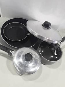 lot 1059 image: Pots and Pans