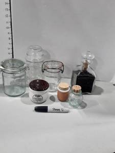 lot 1068 image: Miscellaneous Storage Jars. Various Sizes