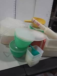lot 1069 image: Lot of Miscellaneous TUPPERWARE