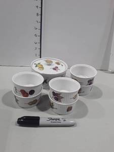 lot 1070 image: 6 ROYAL WINCESTER Ramekins. Small. With Slightly Larger and Similar Ramekin with Lid