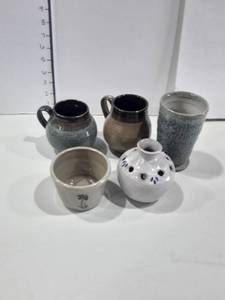 lot 1072 image: 5 pcs. Pottery