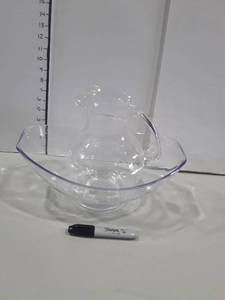lot 1077 image: Plastic Bowl and Pitcher