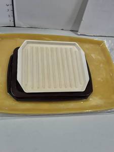 lot 1084 image: 5 Rectangle Serving Trays 1 Tray for Cooking Bacon