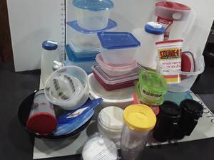 lot 1087 image: Miscellaneous RUBBERMAID and Other Plastic Storage Containers