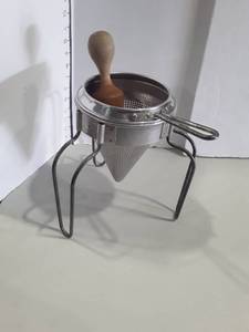 lot 1089 image: Stainless Steel Strainer and Pestle Set