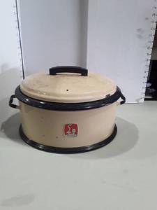 lot 1092 image: NESCO Electric Roaster with 3 Section Insert
