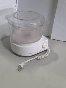 lot 1095 image: BLACK and DECKER Handy Steamer
