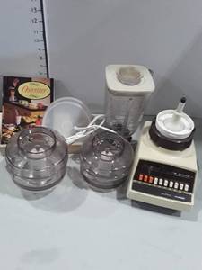 lot 1106 image: OSTERIZER Cycle Blend Pulse Matic with 3 Attachments and 2 Lids