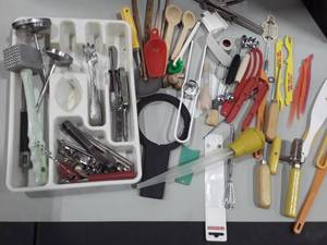 lot 1111 image: Miscellaneous Kitchen Utensils