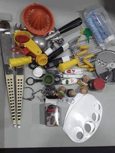 lot 1112 image: Miscellaneous Kitchen Utensils
