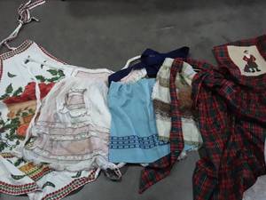 lot 1116 image: 5 Aprons