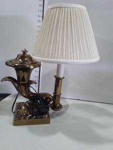 lot 1119 image: Brass Table Top Lamp