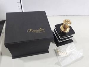 lot 1121 image: KRYSTALIQUE by SCENTIER. Oil Lamp with Extra Wick