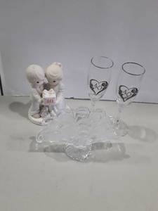 lot 1126 image: 40th Anniversary Decor with a Crystal Napkin Holder.