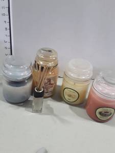 lot 1132 image: 4 Candles only 1 New One and a Diffuser