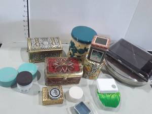 lot 1134 image: Miscellaneous Tins and Odd Storage Boxes