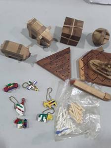 lot 1147 image: More Wooden and Plastic Puzzles
