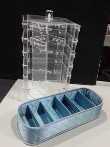 lot 1152 image: 2 Jewelry Holders