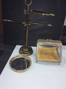 lot 1154 image: Brass Display Items