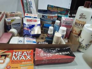 lot 1166 image: Miscellaneous Bathroom Supplies