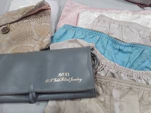 lot 1167 image: 8 Jewelry Bags with Box