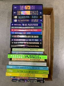 lot 1304 image: Assorted paperback books