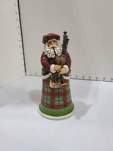 lot 1401 image: Jim Shore Heartwood Creek Scottish Santa Nollaig Chridheil