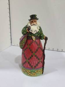 lot 1403 image: Jim Shore Heartwood Creek Irish Santa Nollaig Shona Dhuit.
