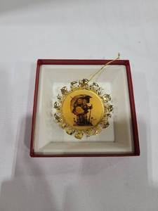 lot 1410 image: The Hummel Gold Christmas Ornament Collection Sunny Weather